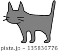 横を向いている黒猫 135836776