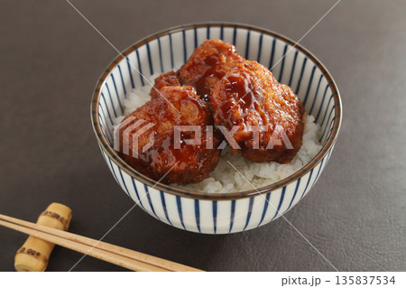手作りソースかつ丼（豚ヒレ肉） 135837534