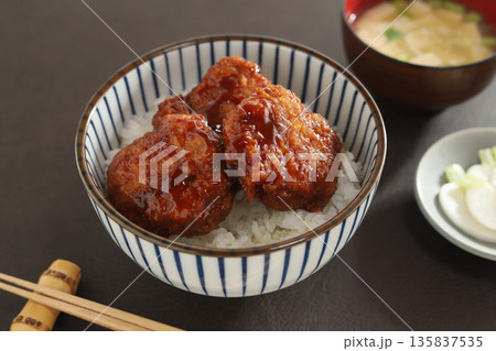手作りソースかつ丼（豚ヒレ肉） 135837535