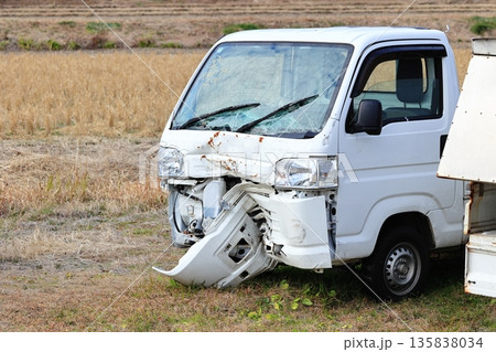 事故車イメージ　廃車イメージ 135838034