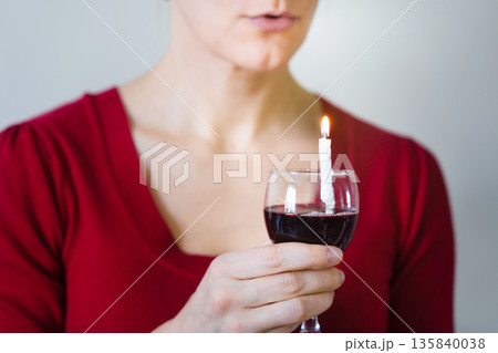 woman keep a glass of wine woman keep a glass of wine 135840038