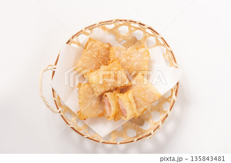 ベーコン チーズ フライ(餃子の皮) ベーコン チーズ フライ(餃子の皮) 135843481