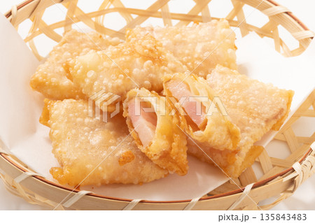 ベーコン チーズ フライ(餃子の皮) ベーコン チーズ フライ(餃子の皮) 135843483