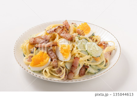 ベーコンたっぷり パスタサラダ ベーコンたっぷり パスタサラダ 135844613