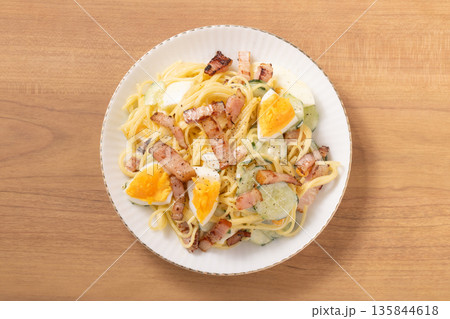 ベーコンたっぷり パスタサラダ ベーコンたっぷり パスタサラダ 135844618