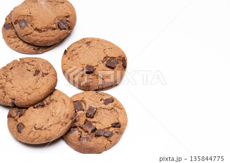 クッキーを配置したシンプルな食品写真 135844775