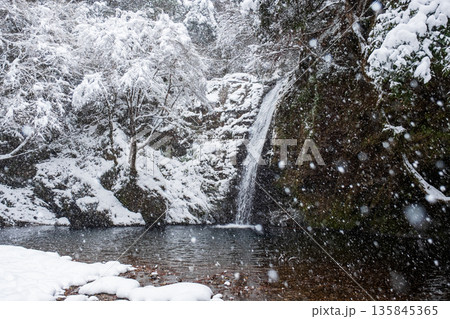 横谷峡（冬）：白滝 135845365