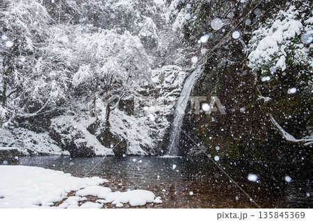 横谷峡（冬）：白滝 135845369
