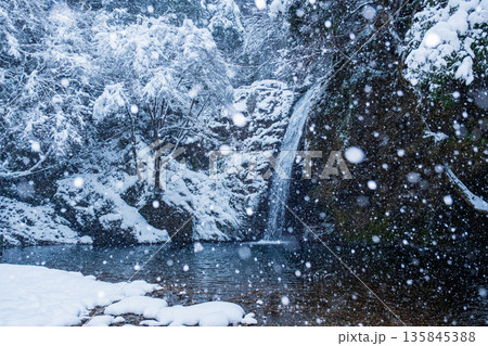 横谷峡（冬）：白滝 135845388