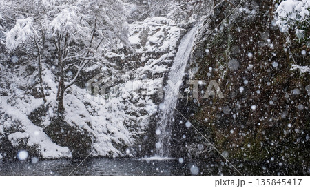 横谷峡（冬）：白滝 135845417
