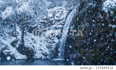 横谷峡（冬）：白滝 135845418