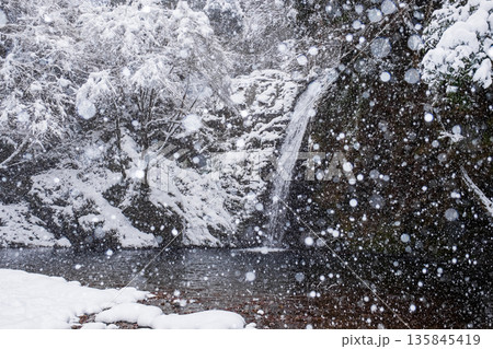 横谷峡（冬）：白滝 135845419