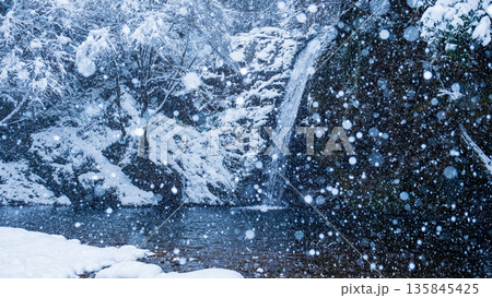 横谷峡（冬）：白滝 135845425