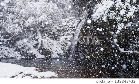 横谷峡（冬）：白滝 135845432