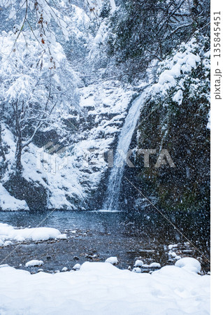 横谷峡（冬）：白滝 135845451