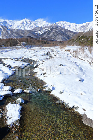 白馬大橋から望む冬の白馬三山 白馬大橋から望む冬の白馬三山 135845612