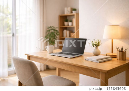 在宅ワークのデスク 在宅ワークのデスク 135845698