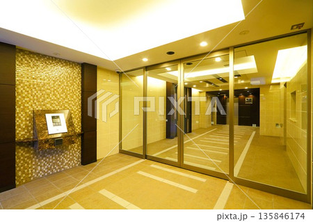 マンション　エントランスホール 135846174