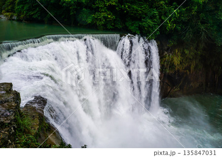 台湾十分の十分瀑布 135847031