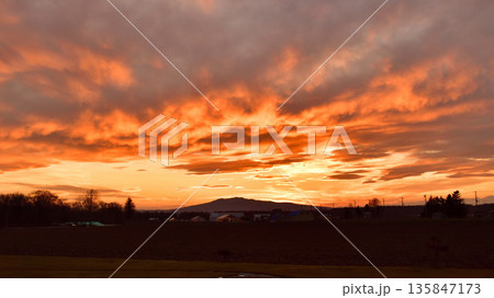 藻琴山の夕暮れ 135847173