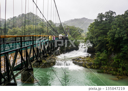 台湾十分の十分瀑布 135847219