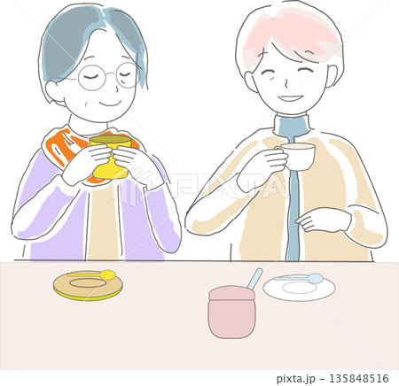 旅行やショッピングの合間にカフェでくつろぐシニア女性たちのイラスト 旅行やショッピングの合間にカフェでくつろぐシニア女性たちのイラスト 135848516