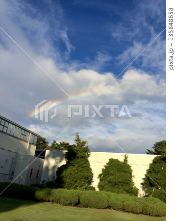 大きな虹 135848658