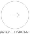 細い線で丸の中に矢印が描かれた優美なアイコン 135848666