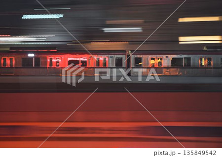 明け方の通勤電車の流し撮り 135849542