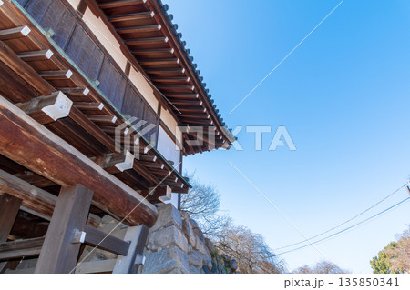 青空と大和郡山城の追手門 135850341