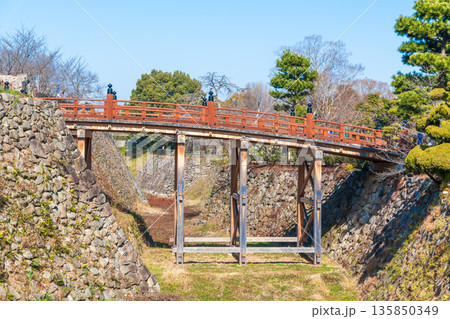 毘沙門曲輪から極楽橋を眺める景色 毘沙門曲輪から極楽橋を眺める景色 135850349