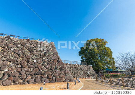 大和郡山城天守台の西側から柳澤神社方向を眺める風景 大和郡山城天守台の西側から柳澤神社方向を眺める風景 135850380
