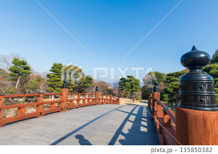 大和郡山城、極楽橋西詰から東方向を望む風景 135850382