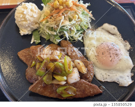 美味しい豚ロース肉料理 135850529