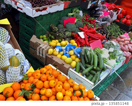 Market stall corner 135851148