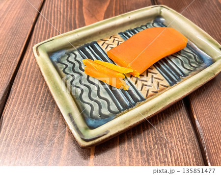 高級珍味の塩漬けからすみ。 高級珍味の塩漬けからすみ。 135851477