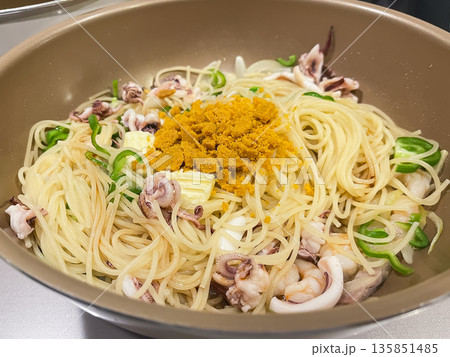 からすみとイカの海鮮パスタ。 からすみとイカの海鮮パスタ。 135851485