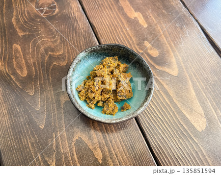 塩漬けのからすみ。味付けしたボラの魚卵。 135851594