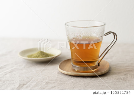 センナ茶と茶葉 135851784