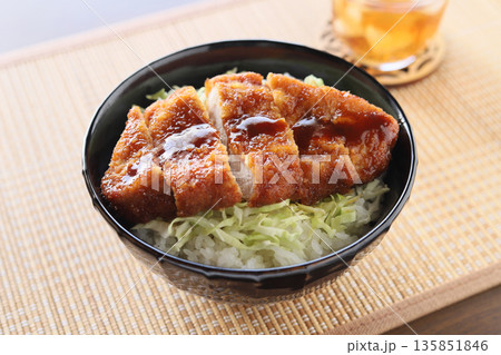 手作りソースかつ丼(豚ロース肉) 手作りソースかつ丼(豚ロース肉) 135851846