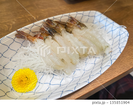 スーパーで買ったガスエビのお刺身パック。 135851904