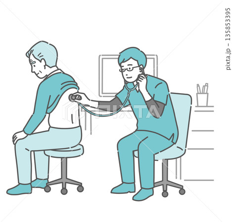 スクラブを着用した男性医師による高齢男性の背中の聴診イラスト 135853395