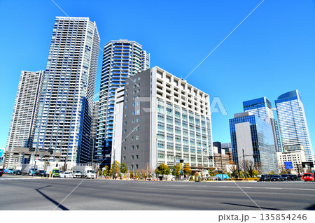 【月島警察署前】交差点より晴海トリトンスクエア方面を望む(東京都中央区)【2026.1】 【月島警察署前】交差点より晴海トリトンスクエア方面を望む(東京都中央区)【2026.1】 135854246