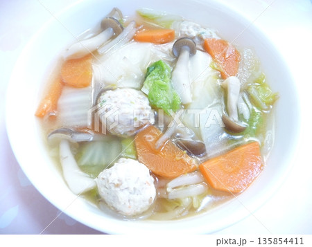 お餅入りの鶏団子スープ 135854411