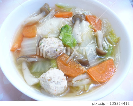 お餅入りの鶏団子スープ 135854412