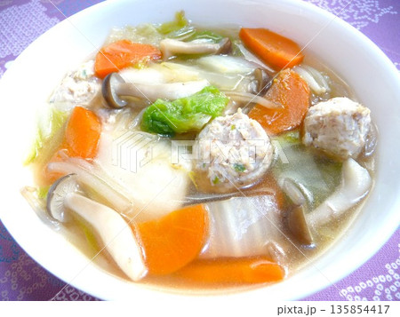お餅入りの鶏団子スープ 135854417