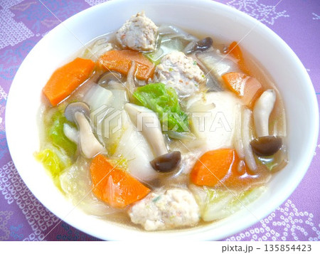 お餅入りの鶏団子スープ 135854423