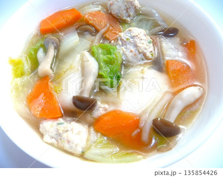 お餅入りの鶏団子スープ 135854426