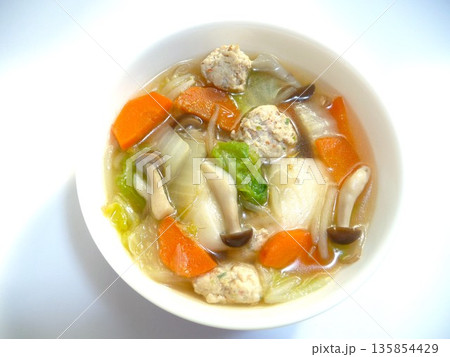 お餅入りの鶏団子スープ 135854429