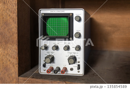 ヴィンテージな電子計測機器 135854589